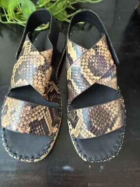 BNIB VINCE Tenison Senegal Snake print sandals